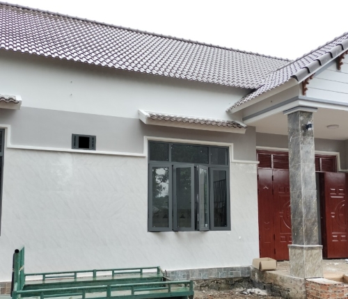 Nhà Chị Thu lắp cửa sổ và cửa đi thép vân gỗ Gia Nghĩa