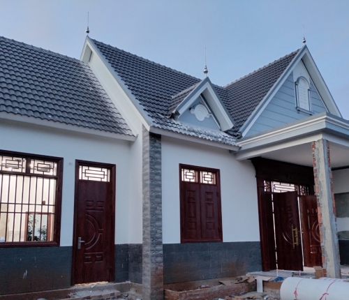 Nhà Chị Thu lắp cửa sổ và cửa đi thép vân gỗ Gia Nghĩa