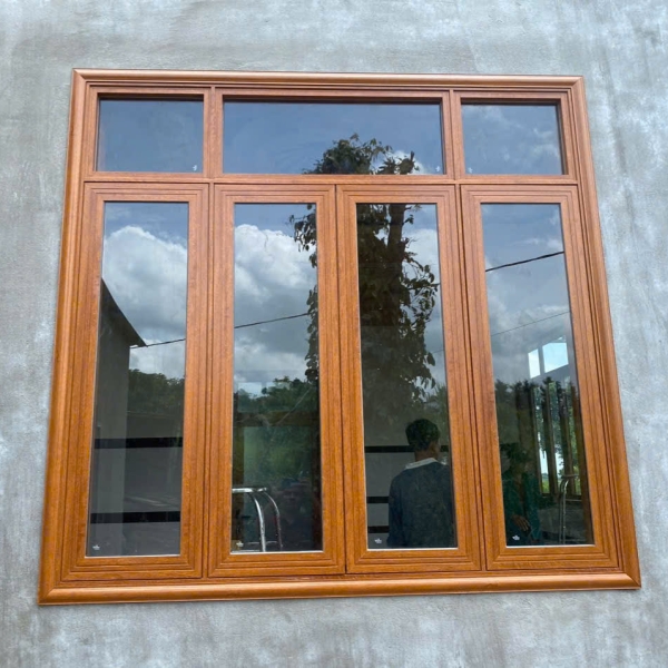 Cửa sổ 4 cánh thép vân gỗ nhập khẩu