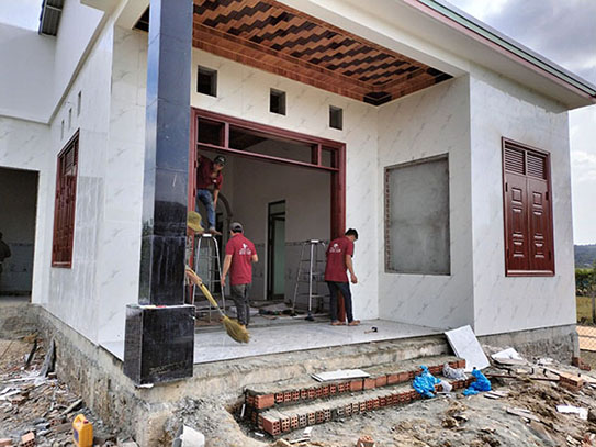 cửa thép vân gỗ đắk lắk, đắk nông - https://cuathepvangodaklakdaknong.com/nha-anh-nguyen-tin-lap-cua-thep-van-go-ket-hop-cua-nhom-xingfa